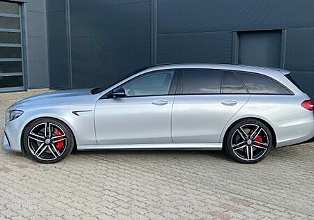 Mercedes-Benz E 63 AMG E 63 T AMG S 4MATIC 5 Türen