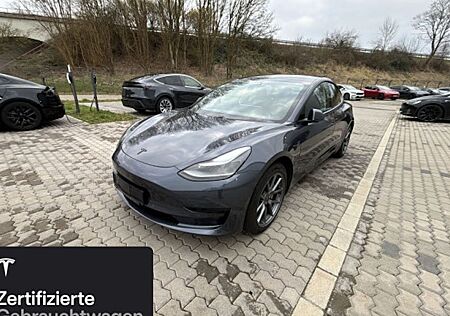 Tesla Model 3 Hinterradantrieb RWD 4 Türen