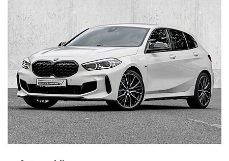 BMW 1er M135i xDrive A 5 Türen