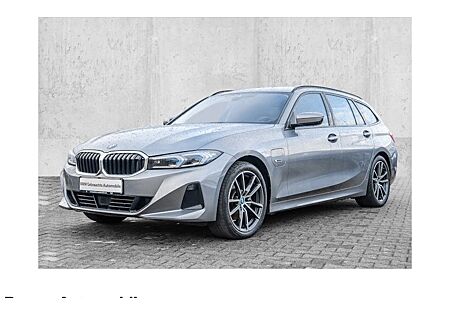 BMW 3er 330e Touring Automatic 5 Türen