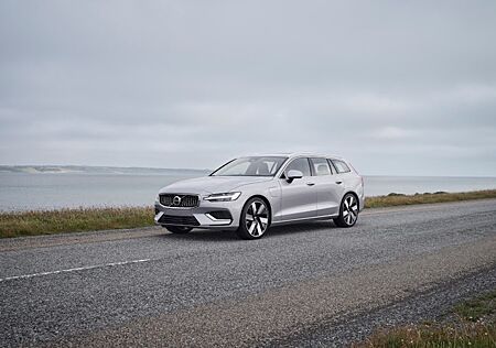 Volvo V60 T8 AWD Plug-in Hybrid Plus Dark Auto 5 Türen