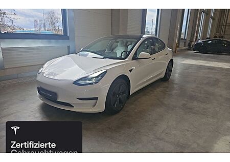 Tesla Model 3 Hinterradantrieb RWD 4 Türen