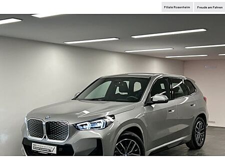 BMW iX1 xDrive30 5 Türen