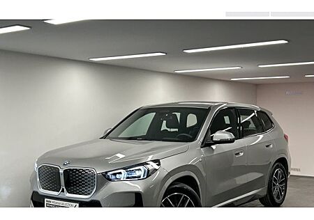 BMW iX1 xDrive30 5 Türen
