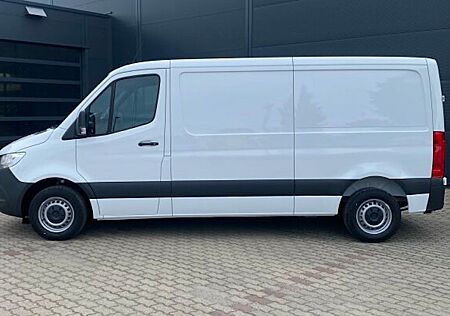 Mercedes-Benz Sprinter 2.0 211 CDI A1 3,0t Front kompakt 4 Türen