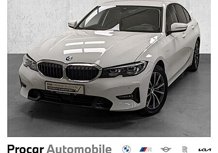 BMW 3er 330e Sport Line Automatik 4 Türen