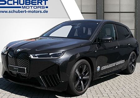 BMW iX M70 5 Türen