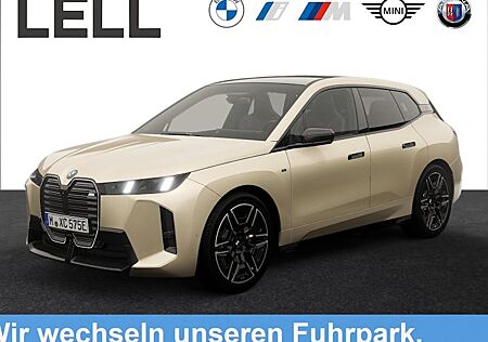 BMW iX M70 5 Türen