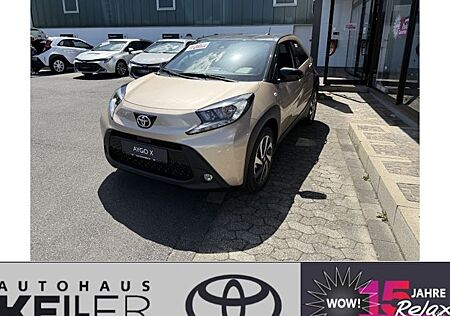 Toyota Aygo (X) Aygo (X) 1.0-l-VVT-i Play S-CVT 5 Türen