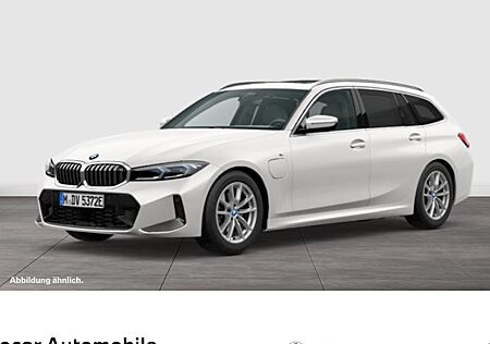 BMW 3er 330e Touring M Sport Automatic 5 Türen