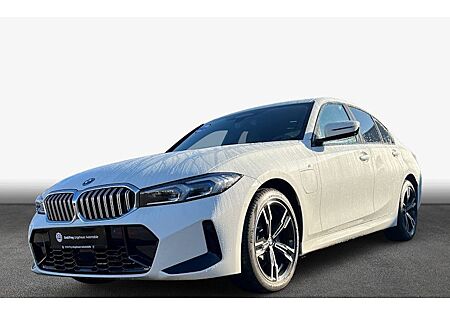 BMW 3er 330e xDrive Automatik 4 Türen
