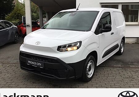 Toyota Pro Ace 1,5-l-D-4D 75kW L1 Meister 4 Türen