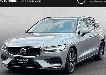 Volvo V60 B4 DCT Core 5 Türen
