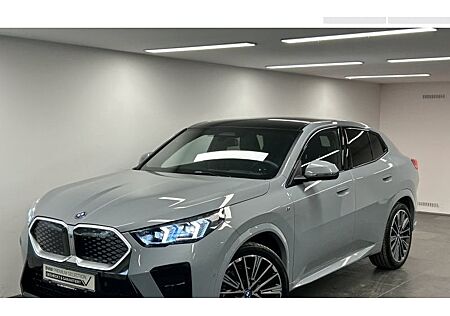BMW iX2 xDrive30 5 Türen