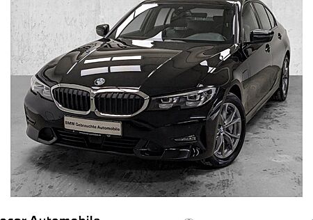 BMW 3er 330e Sport Line Automatik 4 Türen