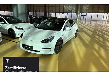 Tesla Model 3 Hinterradantrieb RWD 4 Türen