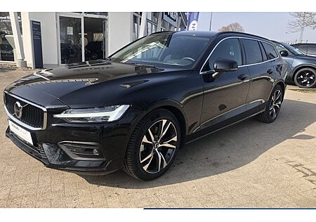 Volvo V60 B4 DCT Core 5 Türen