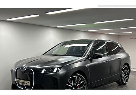 BMW iX M70 5 Türen