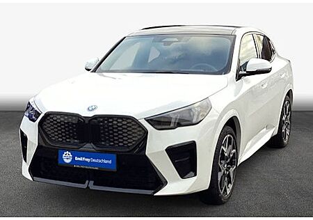 BMW iX2 xDrive30 5 Türen