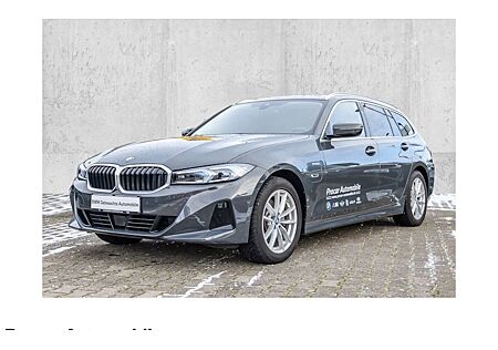 BMW 3er 330e xDrive Touring Automatic 5 Türen
