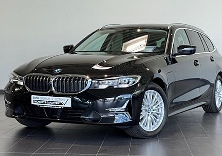 BMW 3er 330e xDrive Touring Luxury Line Auto. 5 Türen