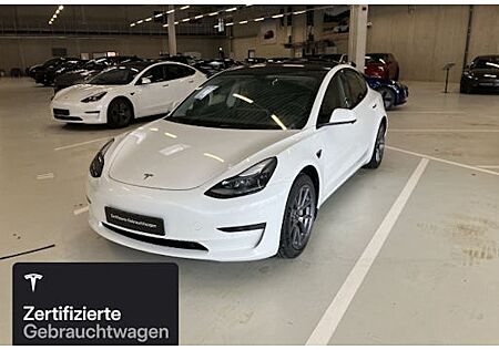 Tesla Model 3 Hinterradantrieb RWD 4 Türen