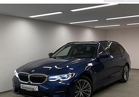 BMW 3er 330e xDrive Touring Sport Line Automatic 5 Türen