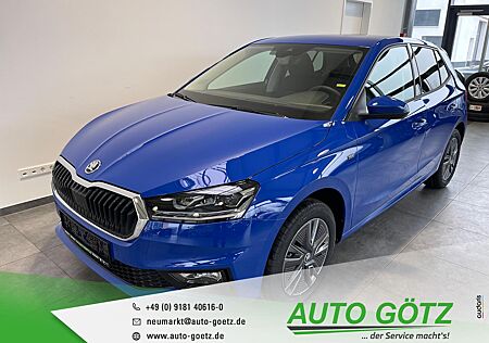 Skoda Fabia Tour AHK-Vorb.*Navi Ãber SmartLink*LED*Tempomat*Kamera*LichtAssist*Kessy*Lenkradheiz*SmartLink*PDC*vo+hi*Sitzheiz*Freispr.*VZE*DigiCockpit*SpurAssist*Sunset*DAB*4xEFH*Armlehne*Connect*Alu