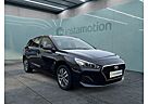 Hyundai i30 KOMBI 1.4T YES! NAV+KAMERA+PDC+CARPLAY+SHZ++
