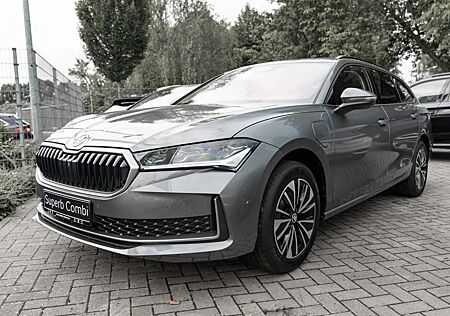 Skoda Superb Combi Selection 1.5 TSI iV DSG AHK Navi