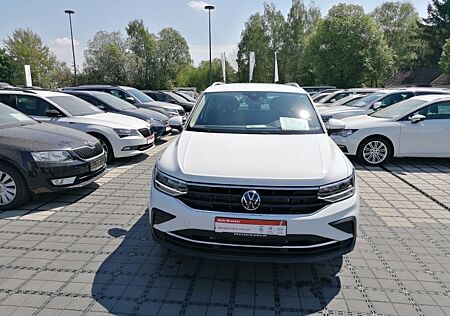 VW Tiguan Life 1.5 TSI AHK Navi LED Klimaautomatik