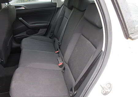 VW Polo Comfortline 1.0 TSI NAVI AHK APS SITZHZG eF