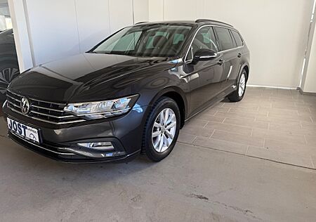 VW Passat Variant Business 1.5 TSI DSG Navi AHK LED