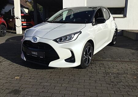 Toyota Yaris 1.5 Hybrid Black & White *inkl. WKR*