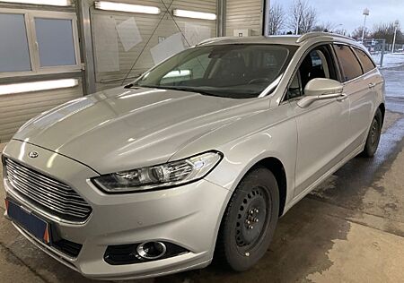 Ford Mondeo Turnier Titanium Navi Mehrzonenklima SHZ Keyless Entry PDC Ambientebeleuchtung