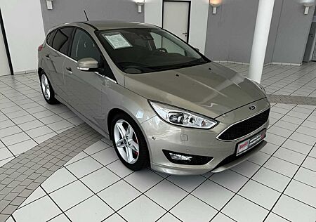 Ford Focus 1.5 Titanium *NAVI*TOTWINKEL*PARKASSIST!*