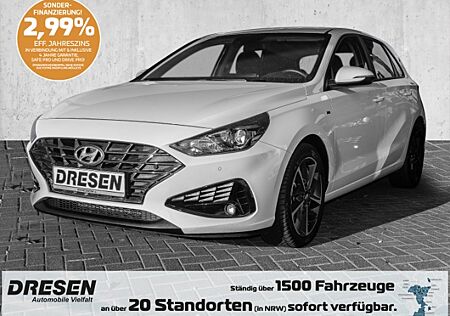 Hyundai i30 Trend Navi Lichtsensor Klimaaut. Tempomat PDC v+h Rückfahrkam. Scheinwerferreg.