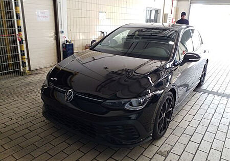 VW Golf VIII GTI CLUBSPORT BLACK STYLE 2.0TSI 300PS