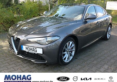 Alfa Romeo Giulia 2.0 Turbo 16V EU6d-T Leder Sportpaket Panorama Navi 2-Zonen-Klimaautom Musikstreaming SHZ