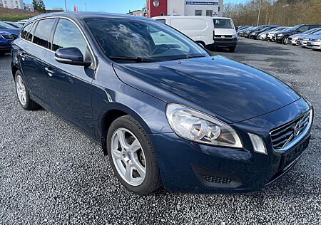 Volvo V60 Momentum 2.0 *TEMPOMAT*SPEED-LIMITER*RADIO*EINPARKHILFE *TAGFAHRLICHT*