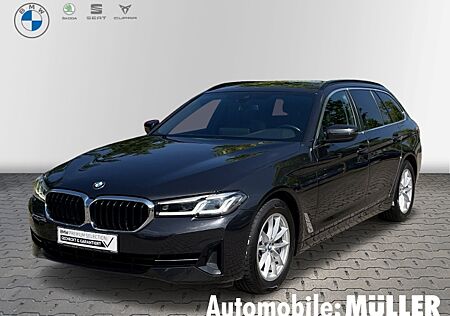 BMW 520 d Touring *AHK*RFK*LED*HarmanKardon*Panoramadach