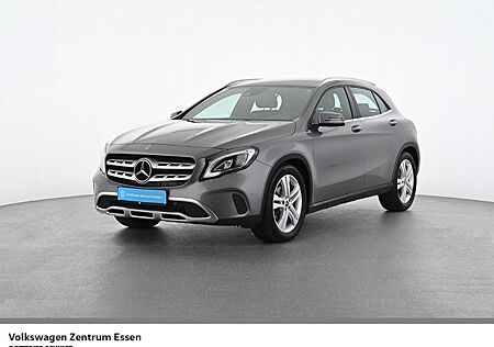 Mercedes-Benz GLA 180 Autom. Navi Leder 18Zoll R-Kamera