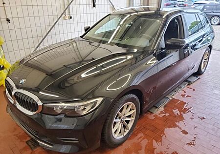 BMW 320d Touring Aut. Advantage|NAVI|AHK|STANDH|SHZG