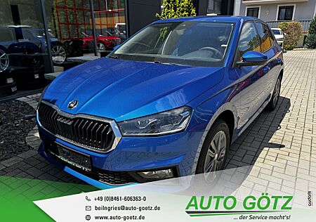 Skoda Fabia Drive AHK-Vorb.*Navi Ãber SmartLink*LED*Tempomat*Kamera*LichtAssist*Kessy*Frontscheibenheiz*Lenkradheiz*SmartLink*PDC*vo+hi*Sitzheiz*Freispr.*VZE*DigiCockpit*SpurAssist*Sunset*DAB*4xEFH*Armlehne*Connect*Alu*Metallic