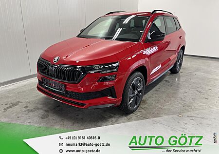 Skoda Karoq Sportline DSG AHK-Vorb.*Navi*DAB*VZE*LED*ACC*SmartLink*DigiCockpit*elektr. Heckkl.*Kamera*Kessy*Freispr.*Sitzheiz*PDC*vo+hi*Alu*LichtAssist*SpurAssist*DCC*Connect*Sunset*ZV-Funk*4xEFH*Ladeboden*Lenkradheiz*beheiz.Frontscheibe*Nebel*Armlehne*Metallic