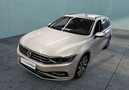 VW Passat Variant R-LINE 4MOTION 190PS TDI HEAD-UP+MATRIX+AHK+KAMERA+19 ALU!