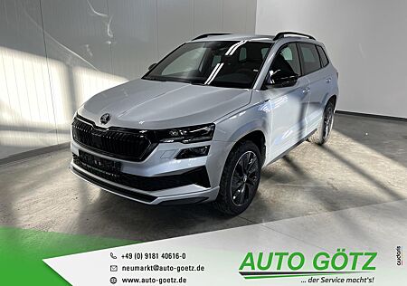 Skoda Karoq Sportline DSG AHK-Vorb.*Navi*DAB*VZE*LED*ACC*SmartLink*DigiCockpit*elektr. Heckkl.*Kamera*Kessy*Freispr.*Sitzheiz*PDC*vo+hi*Alu*LichtAssist*SpurAssist*DCC*Connect*Sunset*ZV-Funk*4xEFH*Ladeboden*Lenkradheiz*beheiz.Frontscheibe*Nebel*Armlehne*Metallic