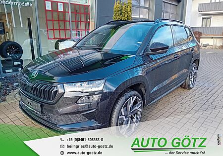 Skoda Karoq Sportline DSG AHK-Vorb.*Navi*DAB*VZE*LED*ACC*SmartLink*Panorama*DigiCockpit*elektr. Heckkl.*Kamera*Kessy*BlindSpot*Freispr.*Sitzheiz*PDC*vo+hi*Alu*LichtAssist*SpurAssist*DCC*Connect*Sunset*ZV-Funk*4xEFH*Ladeboden*Lenkradheiz*beheiz.Frontscheibe*Nebel*Armlehne*Metallic