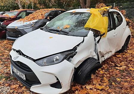 Toyota Yaris 1.0 VVT-i Comfort UNFALL