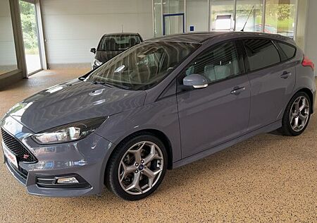 Ford Focus 2.0 EcoBoost ST